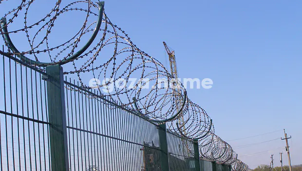  Fences and barriers Caiman, wire and razor wire fences